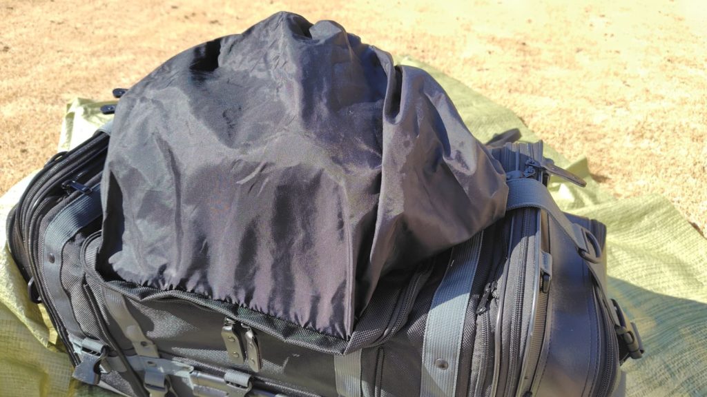 袋に荷物を入れた状態