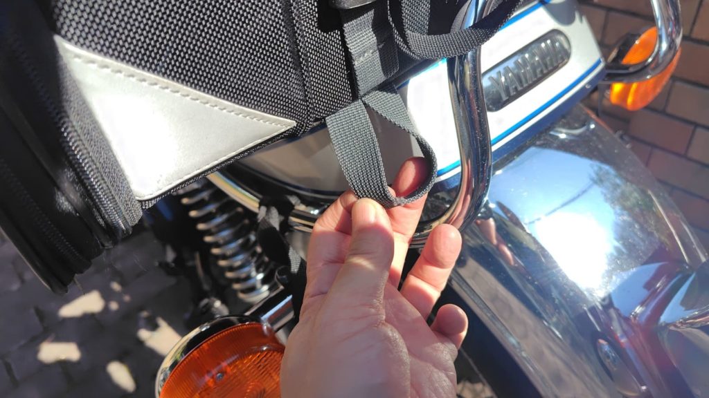 バッグ固定に使うループ