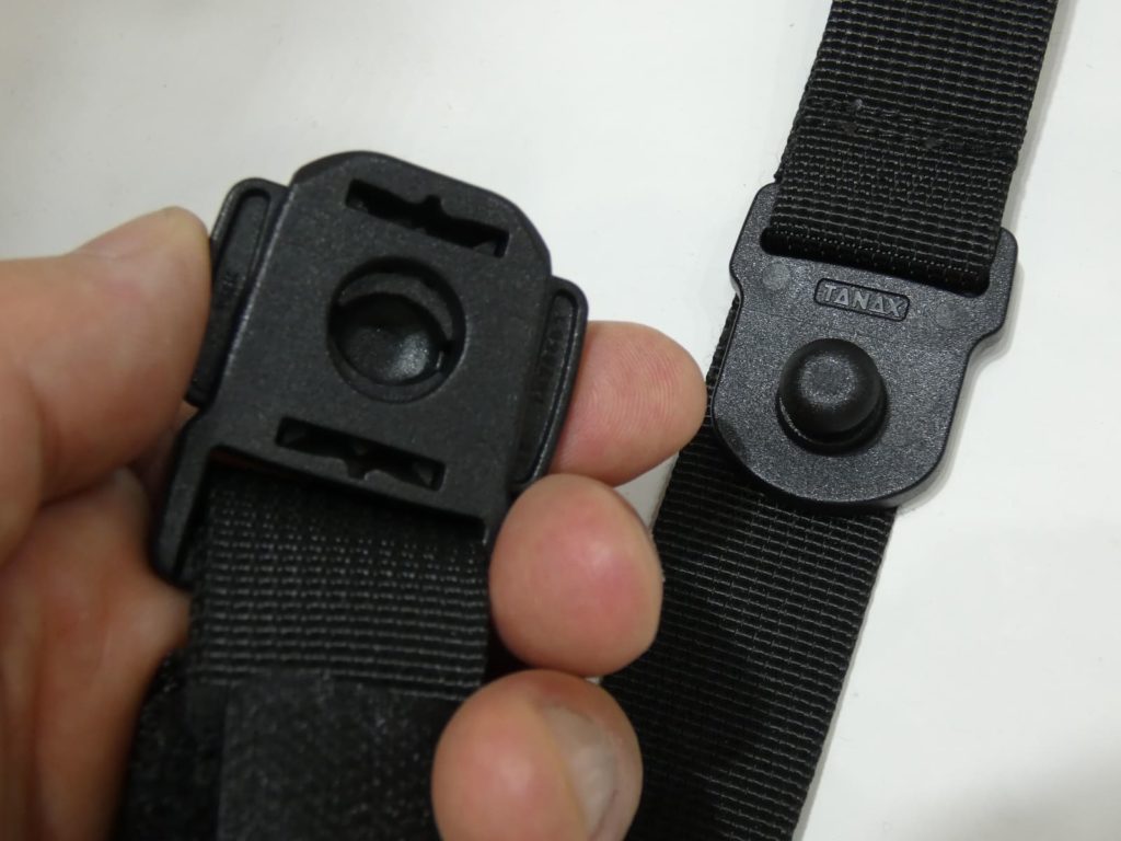 バックルを外したところ