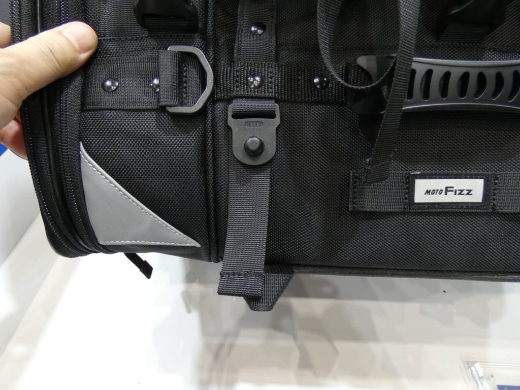 新型のバックル部分